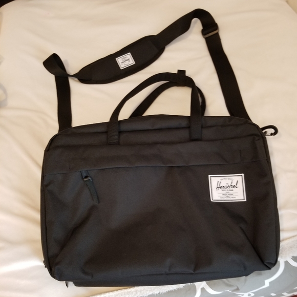 Herschel Supply Company Handbags - 👜 Herschel Bowen Duffle